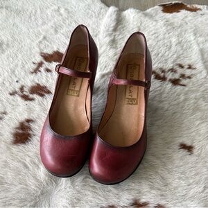 Chocolat Blu Women's Wine Mary Jane Heels